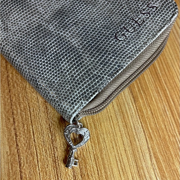 Guess wallet with Guess notepad - Picture 3 of 14